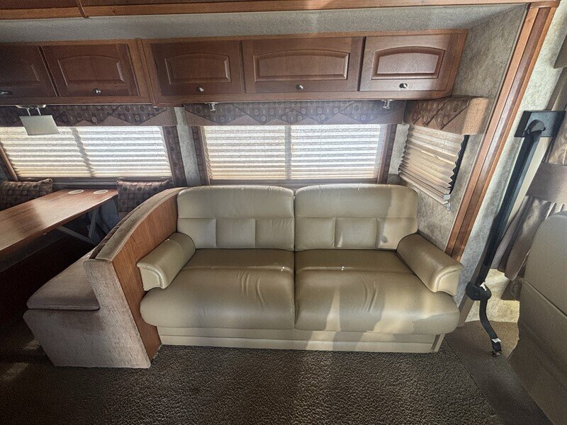 2009 Winnebago SIGHTSEER 31E - Photo 19 - Albuquerque, NM 87108