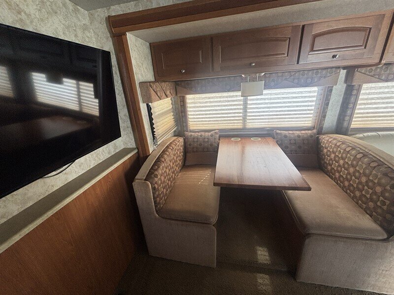 2009 Winnebago SIGHTSEER 31E - Photo 17 - Albuquerque, NM 87108