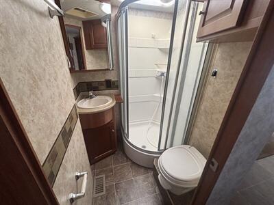 2009 Winnebago SIGHTSEER 31E - Photo 16 - Albuquerque, NM 87108