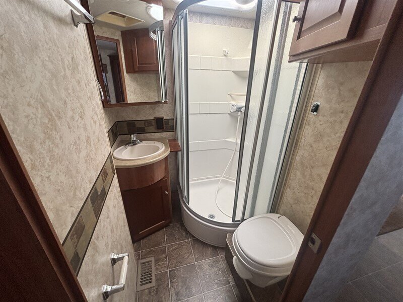 2009 Winnebago SIGHTSEER 31E - Photo 16 - Albuquerque, NM 87108