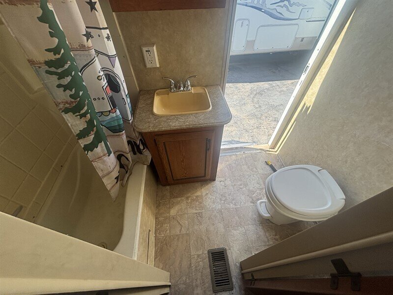 2010 Coachmen Catalina BUNK ROOM 32BHDS - Photo 19 - Albuquerque, NM 87108