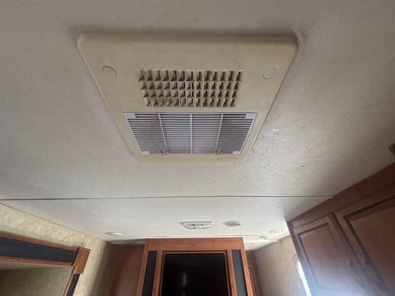 2010 Coachmen Catalina BUNK ROOM 32BHDS - Photo 21 - Albuquerque, NM 87108