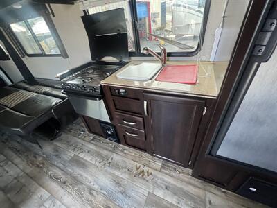2018 Genesis 23SS TOY HAULER   - Photo 7 - Albuquerque, NM 87108