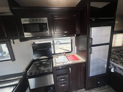 2018 Genesis 23SS TOY HAULER   - Photo 10 - Albuquerque, NM 87108