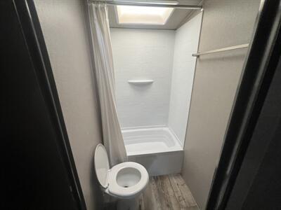 2018 Genesis 23SS TOY HAULER   - Photo 12 - Albuquerque, NM 87108