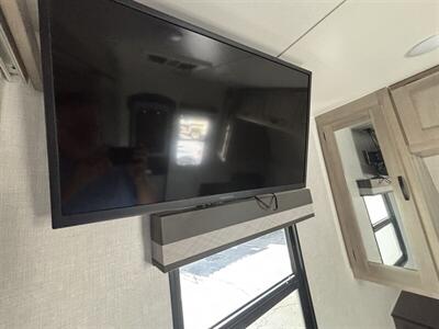 2021 Winnebago 2427RB VOYAGE   - Photo 18 - Albuquerque, NM 87108