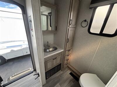 2021 Winnebago 2427RB VOYAGE   - Photo 21 - Albuquerque, NM 87108