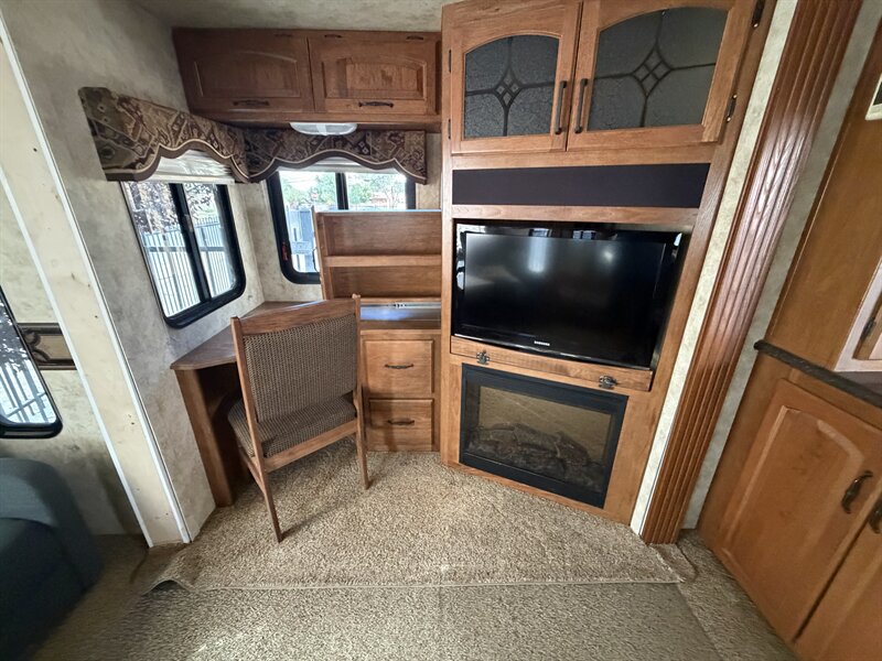 2010 KEYSTONE 3400RL MONTANA - Photo 18 - Albuquerque, NM 87108