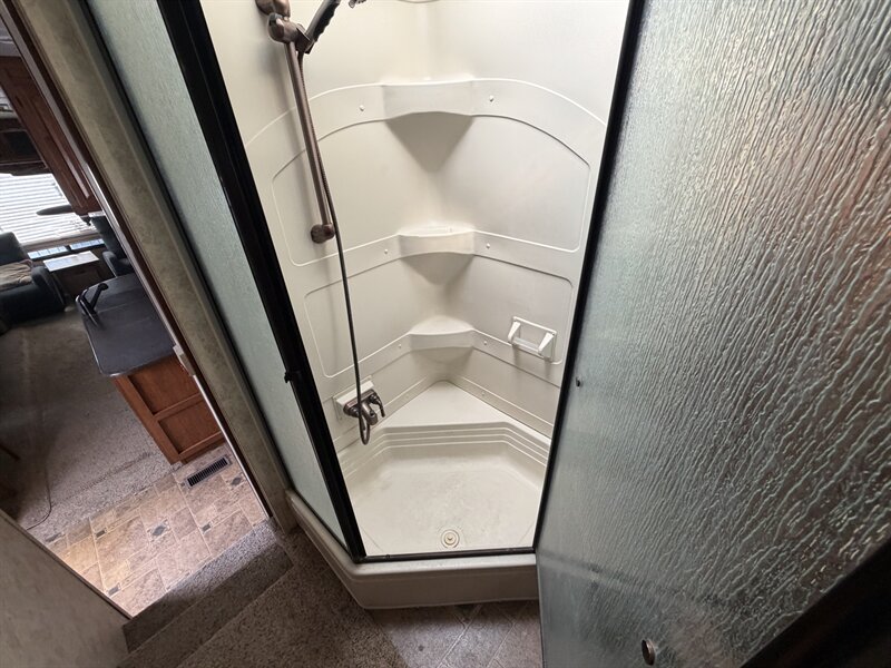 2010 KEYSTONE 3400RL MONTANA - Photo 28 - Albuquerque, NM 87108