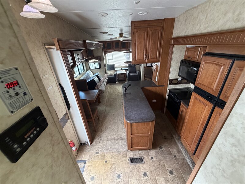 2010 KEYSTONE 3400RL MONTANA - Photo 30 - Albuquerque, NM 87108