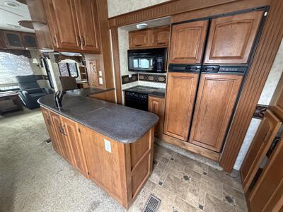 2010 KEYSTONE 3400RL MONTANA - Photo 10 - Albuquerque, NM 87108