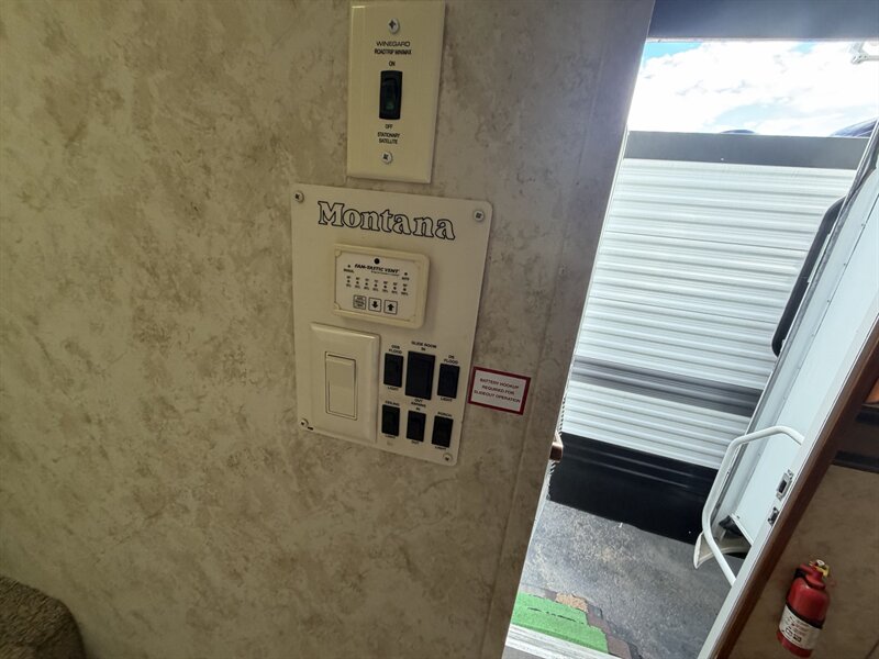 2010 KEYSTONE 3400RL MONTANA - Photo 23 - Albuquerque, NM 87108