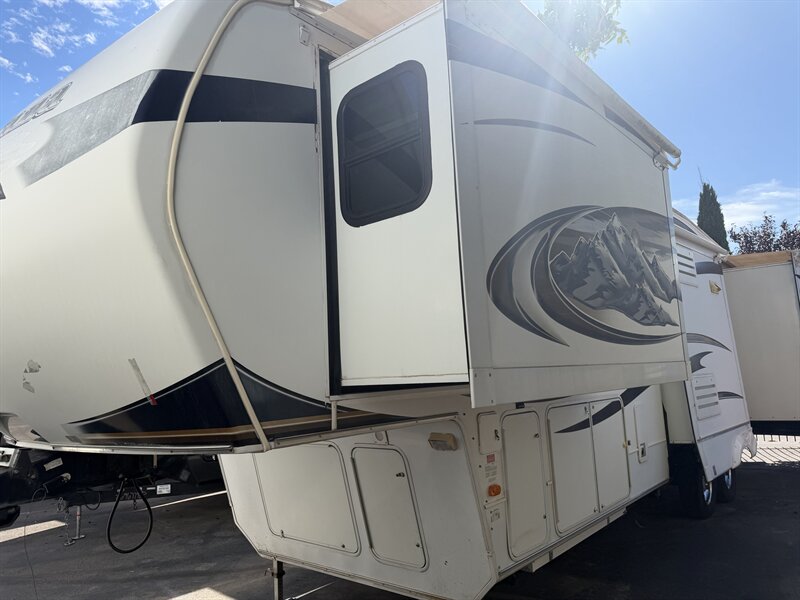 2010 KEYSTONE 3400RL MONTANA - Photo 3 - Albuquerque, NM 87108