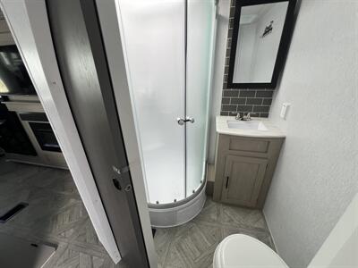 2024 WILDWOOD WDT24VIEW TRAILER   - Photo 15 - Albuquerque, NM 87108