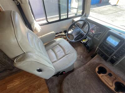 2004 FLEETWOOD 35E CHEV BOUNDER   - Photo 14 - Albuquerque, NM 87108