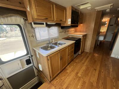 2004 FLEETWOOD 35E CHEV BOUNDER   - Photo 16 - Albuquerque, NM 87108