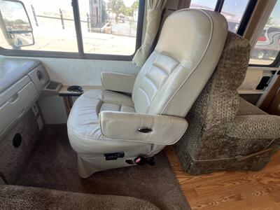 2004 FLEETWOOD 35E CHEV BOUNDER   - Photo 12 - Albuquerque, NM 87108