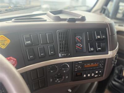 2015 Volvo VNM COMMERICAL Sleeper Semi - Photo 18 - Albuquerque, NM 87108