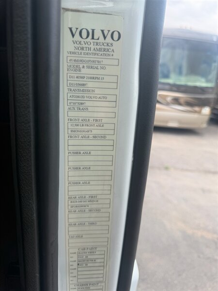 2015 Volvo VNM COMMERICAL Sleeper Semi - Photo 24 - Albuquerque, NM 87108