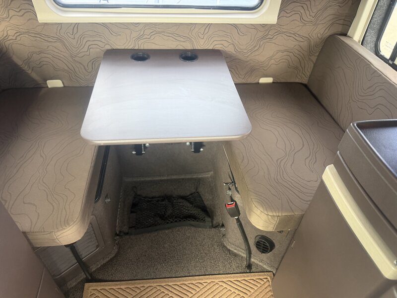 2015 Volvo VNM COMMERICAL Sleeper Semi - Photo 3 - Albuquerque, NM 87108