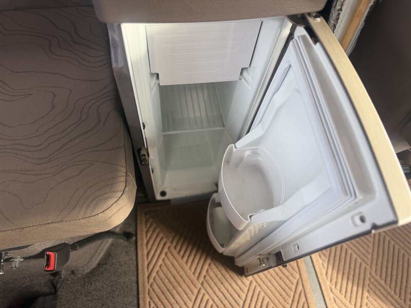2015 Volvo VNM COMMERICAL Sleeper Semi - Photo 27 - Albuquerque, NM 87108
