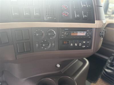 2015 Volvo VNM COMMERICAL Sleeper Semi - Photo 17 - Albuquerque, NM 87108