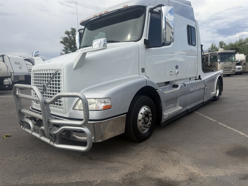 2015 Volvo VNM COMMERICAL Sleeper Semi - Photo 4 - Albuquerque, NM 87108