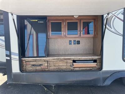 2015 CROSSROADS 330RST LACROSSE   - Photo 9 - Albuquerque, NM 87108