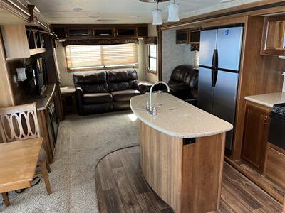 2015 CROSSROADS 330RST LACROSSE   - Photo 13 - Albuquerque, NM 87108