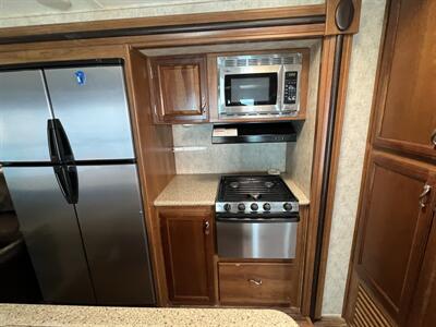 2015 CROSSROADS 330RST LACROSSE   - Photo 12 - Albuquerque, NM 87108