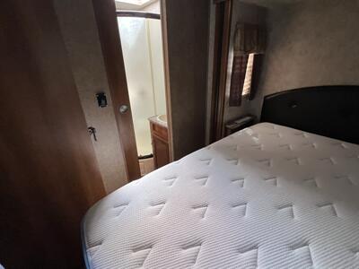 2015 CROSSROADS 330RST LACROSSE   - Photo 20 - Albuquerque, NM 87108
