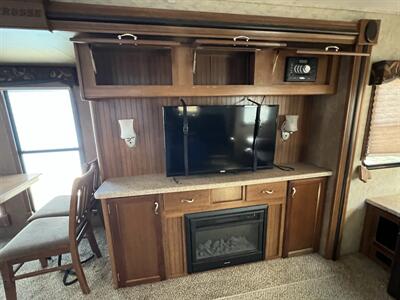 2015 CROSSROADS 330RST LACROSSE   - Photo 14 - Albuquerque, NM 87108
