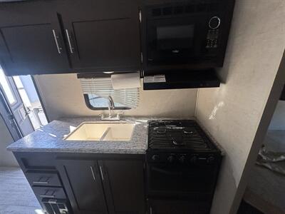 2018 K-Z 231BHLE SPORTMAN LE - Photo 13 - Albuquerque, NM 87108