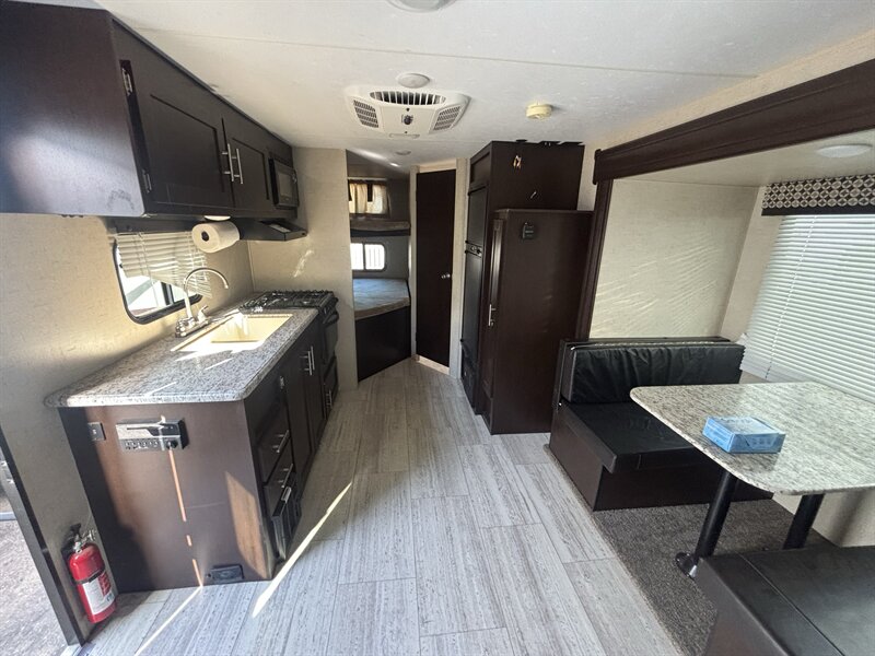 2018 K-Z 231BHLE SPORTMAN LE - Photo 18 - Albuquerque, NM 87108