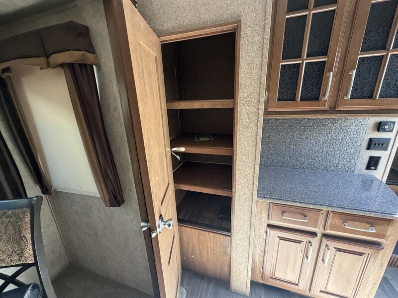 2016 KEYSTONE 3160RL MONTANA - Photo 25 - Albuquerque, NM 87108
