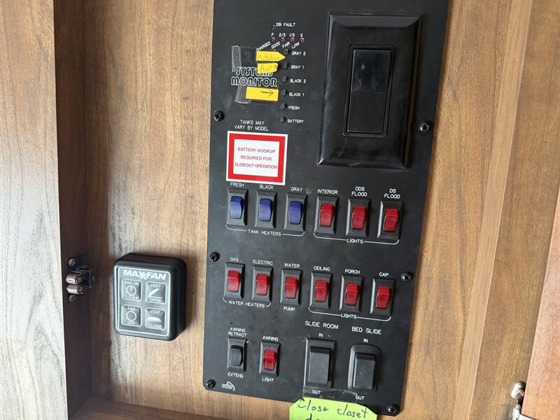 2016 KEYSTONE 3160RL MONTANA - Photo 15 - Albuquerque, NM 87108