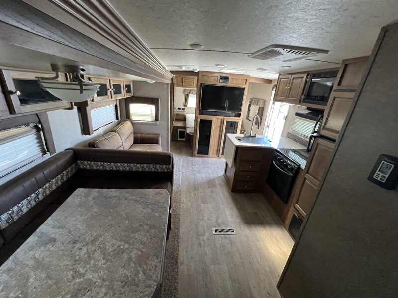 2018 FORESTRIVER 2909WS ROCKWOOD UTRA LITE - Photo 3 - Albuquerque, NM 87108
