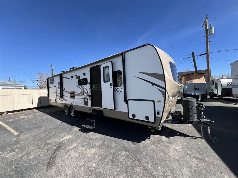 2018 FORESTRIVER 2909WS ROCKWOOD UTRA LITE - Photo 2 - Albuquerque, NM 87108