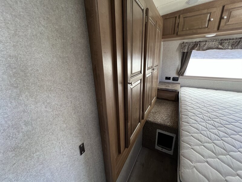 2018 FORESTRIVER 2909WS ROCKWOOD UTRA LITE - Photo 13 - Albuquerque, NM 87108
