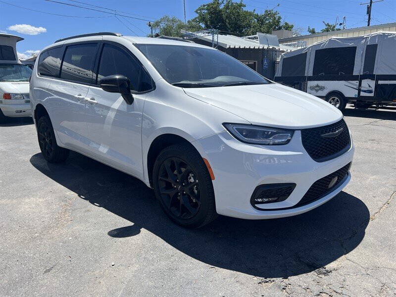 2024 Chrysler Pacifica VAN - Photo 19 - Albuquerque, NM 87108