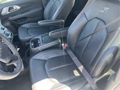2024 Chrysler Pacifica VAN - Photo 2 - Albuquerque, NM 87108