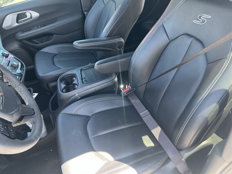 2024 Chrysler Pacifica VAN - Photo 2 - Albuquerque, NM 87108