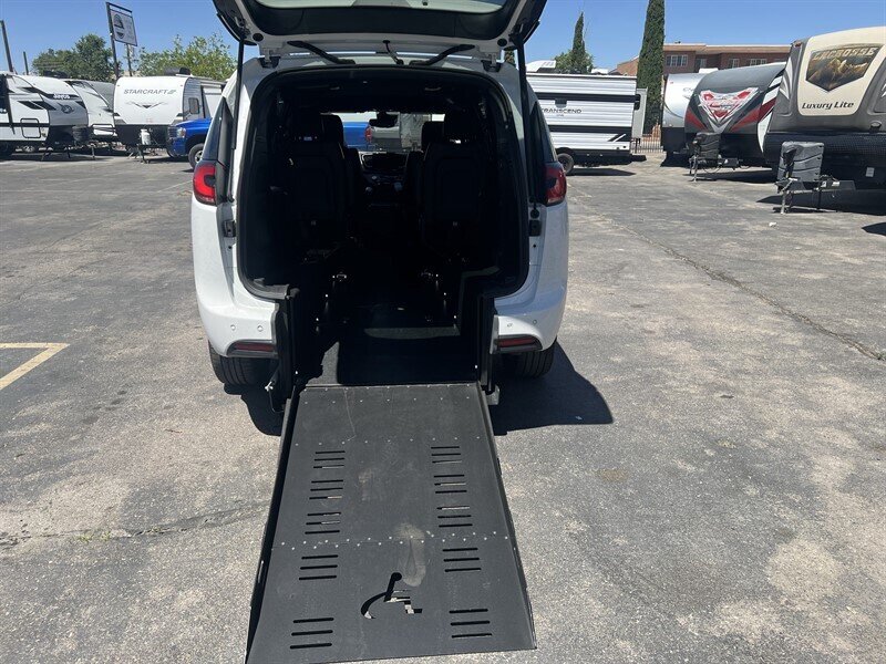 2024 Chrysler Pacifica VAN - Photo 15 - Albuquerque, NM 87108