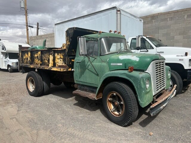 1975 International Harvester 1700 Dump truck   - Photo 1 - Albuquerque, NM 87108