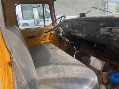 1975 International Harvester 1700 Dump truck   - Photo 2 - Albuquerque, NM 87108