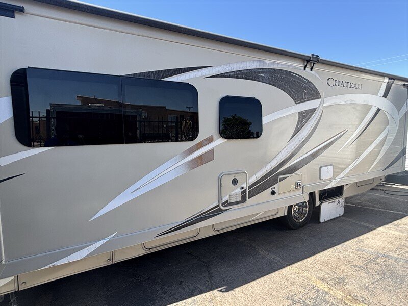 2018 Thor 31W CHATEAU - Photo 2 - Albuquerque, NM 87108
