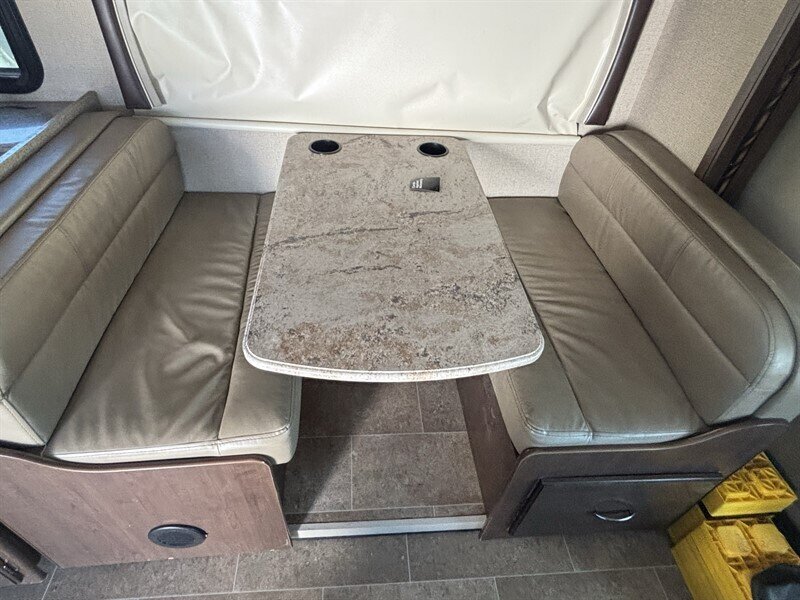 2018 Thor 31W CHATEAU - Photo 10 - Albuquerque, NM 87108