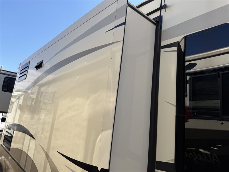 2019 KEYSTONE 3120RL MONTANA - Photo 29 - Albuquerque, NM 87108