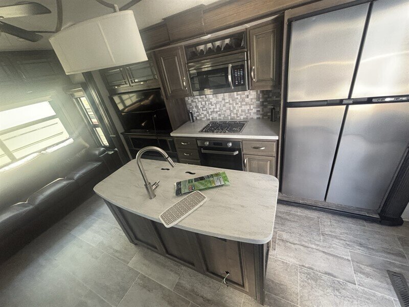2019 KEYSTONE 3120RL MONTANA - Photo 14 - Albuquerque, NM 87108