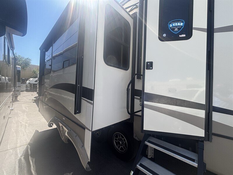 2019 KEYSTONE 3120RL MONTANA - Photo 4 - Albuquerque, NM 87108